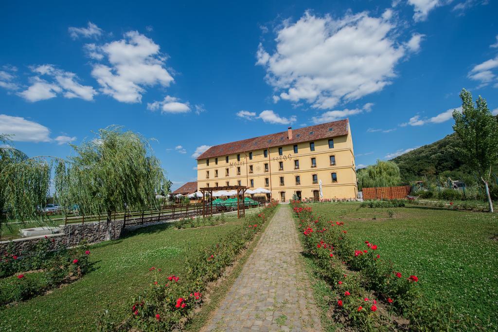 Hanul Moara Cu Noroc Hotel Ineu  Exterior photo